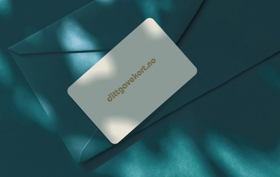 dittgavekort liggende på et konvolutt